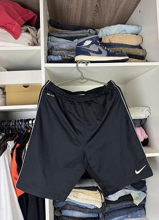 Оригінальні чоловічі шорти nike dri-fit