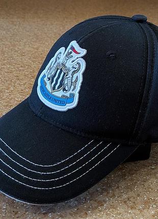 Футбольная бейсболка castore official  newcastle united fc