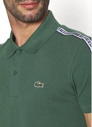 Мужская футболка поло lacoste с лампасами и надписью бренда