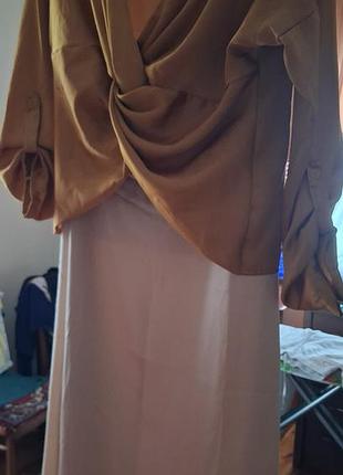 В наличии атласное платье с накидкой, размер м