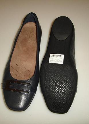 Новые кожаные туфли-ладочки clarks, р. 38 (uk 5), стелька 25.5 см, полнота ээ (на широкую ногу), темно-синие