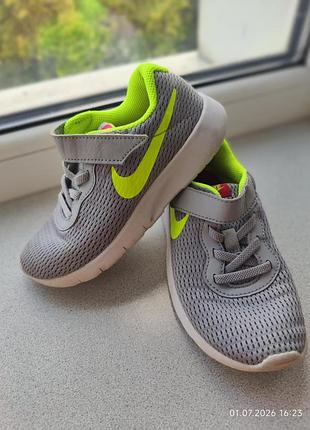 Nike кроссовки для мальчика, 29,5р.