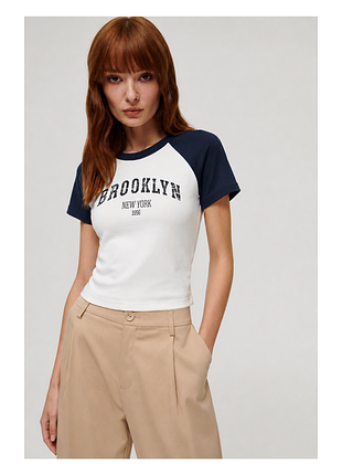 Футболка sinsay brooklyn new york реглан біло-синя m 95% бавовна