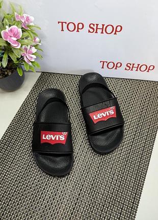 Оригінальні шльопанці levi's