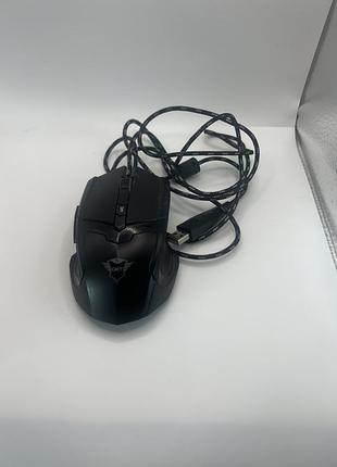 Дротова ігрова миша trust gxt 101 чорного кольору з usb-підключенням.