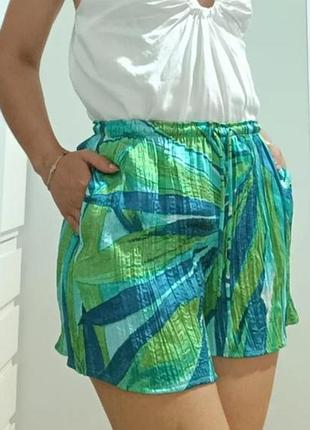 Красивые короткие шорты h&amp;m, шелковая жатка/ м 44-46