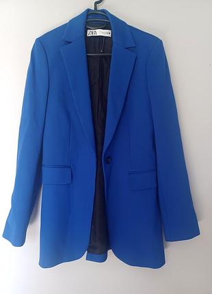 Плотный удлиненный синий жакет от zara