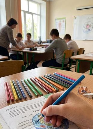Олівці кольорові 12 кольорів (12 олівців) для малювання, розфарбовування та творчості