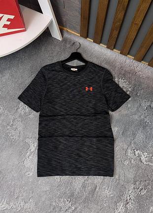 Спортивна футболка under armour