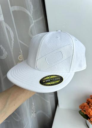 Кепка бейсболка snapback oakley flexfit 210 fitted cap xl бейсболка oakley оригінал чоловіча кепка oakley