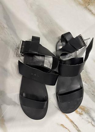 Продам босоніжки zara