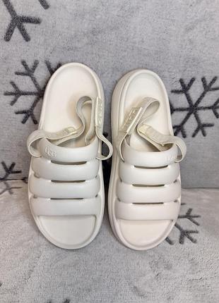 Дуже круті м’які модні слайдери. 40,5 рр. ugg. оригінал.