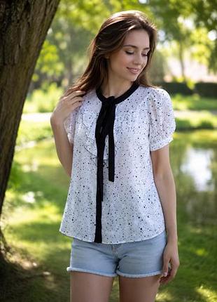 Блузка look біла в чорні зірочки