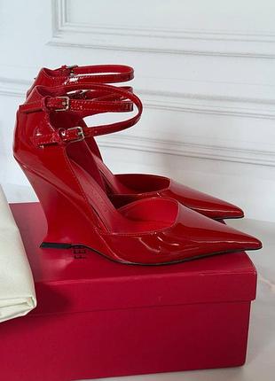 Босоніжки ferragamo