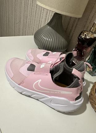 Кросівки на дівчинку nike