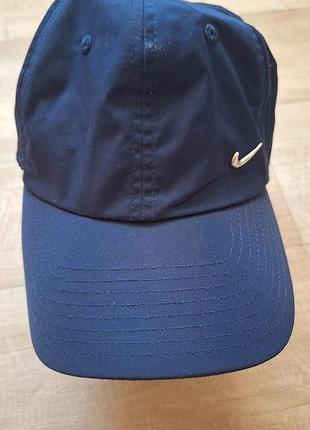 Темно синя кепка від nike