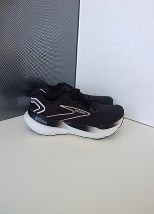 Женские кроссовки brooks