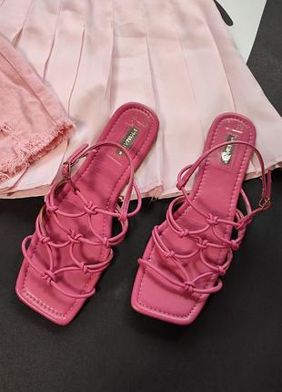 Рожеві босоніжки primark 39/40 з ремінцями