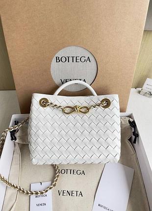 Сумка bottega venetta світла з золотою фурнітурою плетена шкіра