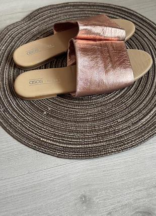 Шкіряні шльопанці(слайдери)asos із рожевого золота38-39розміру