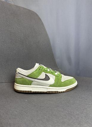 Оригінальні жіночі кросівки dunk low se 85 double swoosh