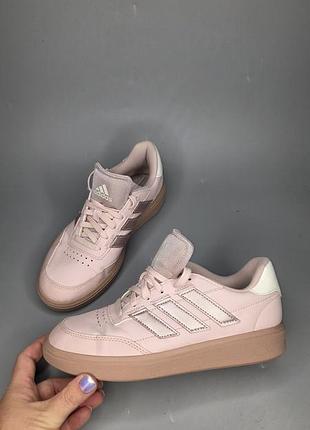 Жіночі кросівки adidas courtblock