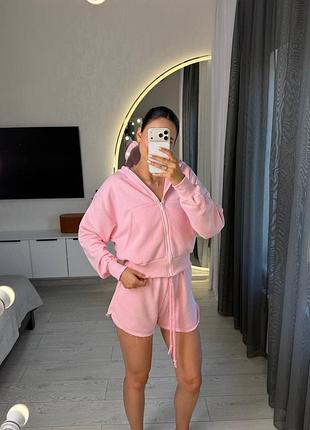 Стильный женский костюм с шортами