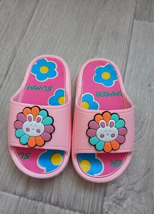 Шльопанці для дівчинки