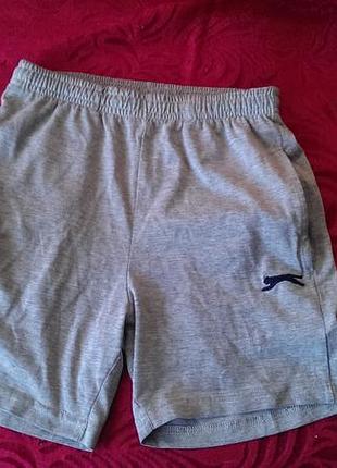 Брендовые шорты  на мальчика slazenger 134-140 размер в хорошем состоянии