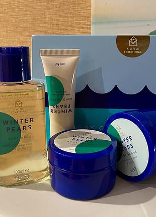 🇬🇧 англія смаколики груша 🍐 та вніль набір з 4 одиниць boots a little something гель до душу, батер для тіла, скраб для тіла та крем для рук