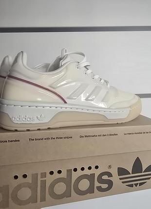 Adidas rivalry low жіночі кросівки розміри 38.5, 39 з італії