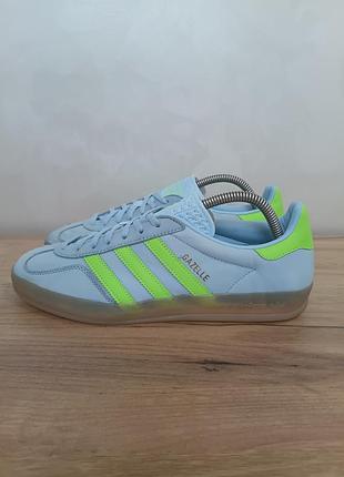 Кросівки adidas originals gazelle indoor
розмір 43 довжина устілки 27.5 см
стан примірялись
сток