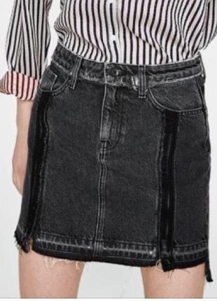 Zara коротка джинсова спідниця на блискавках графіт чорна розмір м