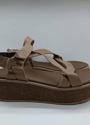 Босоножки teva