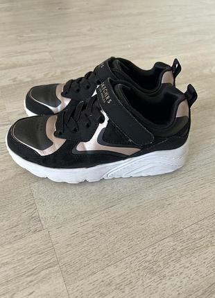 Кросівки для дівчинки на липучках skechers