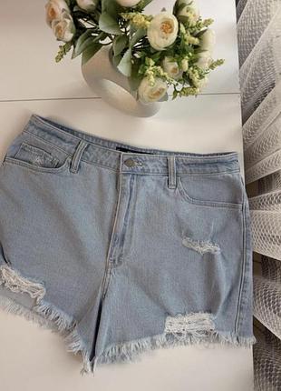 Короткі рвані джинсові шорти hollister