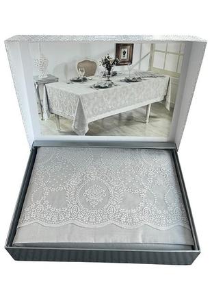 Скатертина з мереживом maison d'or marinella grey поліестер 160-270 см, 40-40 см, сіра