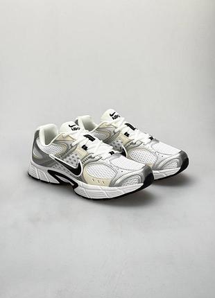 Nike v5 rnr white metallic beige