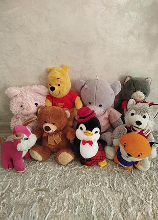 Яскраві м'які іграшки .