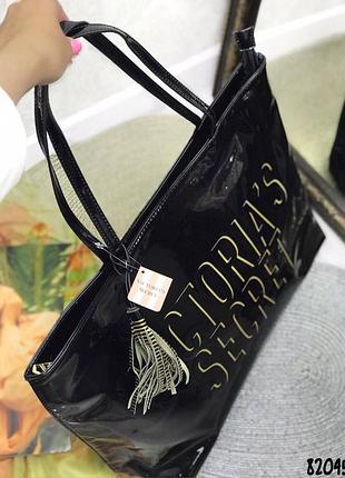 Лакированная сумка victoria secret с брелком оригинал