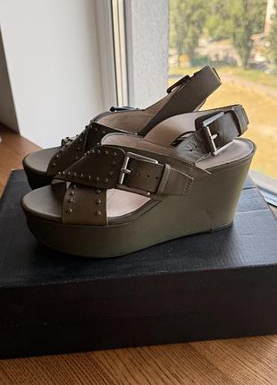 Босоніжки clarks 35,5-36 нові