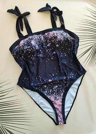 Слитный купальник с паралоновыми вкладышами от shein