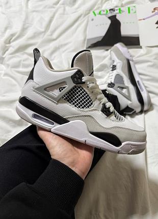 Стильні жіночі кросівки nike air jordan retro 4 military premium