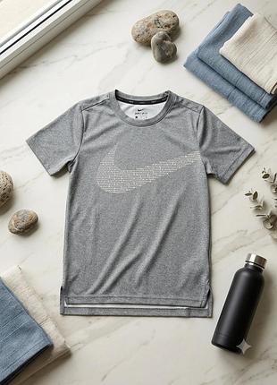 Оригінальна футболка nike dri-fit для спорту та активного відпочинку! відмінна якість та передові технології для вашого комфорту.
