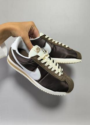Стильні жіночі кросівки nike cortez brown