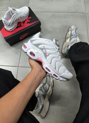Стильні жіночі кросівки nike air max plus tn white grey pink