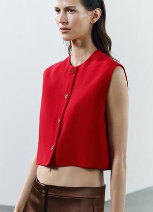 Короткий топ-жилет от бренда zara на подкладке, с круглым вырезом
