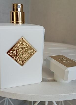 Распылив парфюм initio parfums prives musk therapy.