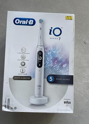 Електрична зубна щвтка  oral-b io series 7 white alabaster