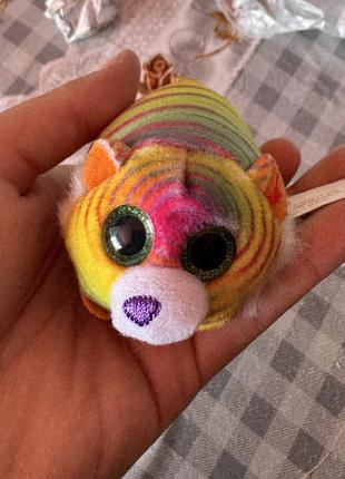 Ця м'яка іграшка — tiggy the tiger з колекції teeny ty beanie boos від бренду ty, випущена як іграшка для happy meal у mcdonald's у 2019 році